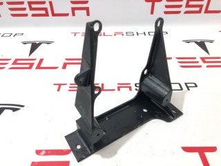 Кронштейн накладки, стойки В, ориг. номер 1052518-00-H, Tesla Model X 2015-2021