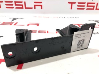 Кронштейн накладки, стойки В, ориг. номер 1052518-00-H, Tesla Model X 2015-2021