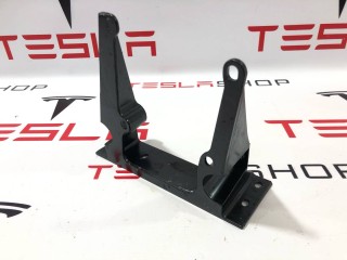 Кронштейн накладки, стойки В, ориг. номер 1052517-00-H, Tesla Model X 2015-2021