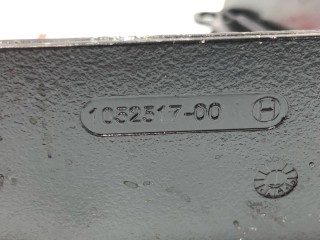 Кронштейн накладки, стойки В, ориг. номер 1052517-00-H, Tesla Model X 2015-2021