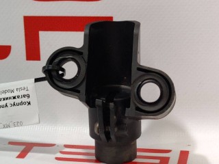 Корпус упора крышки багажника, ориг. номер 1051429-00-D, Tesla Model X 2015-2021