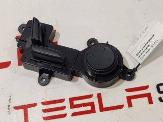 прочая запчасть, ориг. номер 1067689-00-D, Tesla Model X 2015-2021