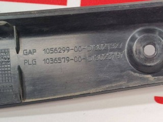 Датчик прижатия (накладка крышки багажника), ориг. номер 1056299-00-D, 1036579-00-C, Tesla Model X 2015-2021