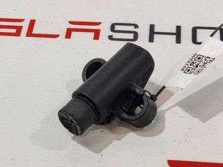 Корпус упора крышки багажника, ориг. номер 1051428-00-C, Tesla Model X 2015-2021