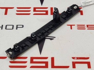 Накладка декоративная сиденья водителя, ориг. номер 1083459-00-A, Tesla Model X 2015-2021