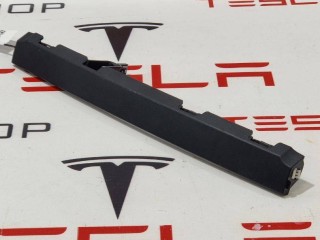 Накладка декоративная сиденья водителя, ориг. номер 1083459-00-A, Tesla Model X 2015-2021