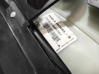 Накладка стойки С, ориг. номер 1008718-00-A, Tesla Model S 2012-2016