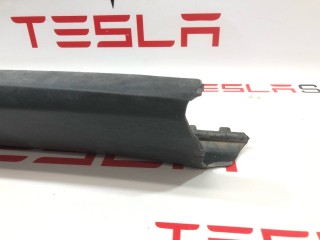 Накладка порога рокерной панели, ориг. номер 1034218-00-B, Tesla Model X 2015-2021