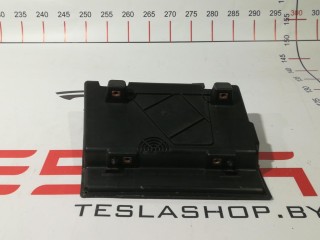 Кронштейн опорный основного монитора, ориг. номер 1002322-00-C, Tesla Model S 2012-2016