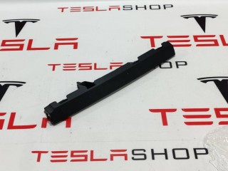 Накладка декоративная сиденья водителя, ориг. номер 1083459-00-A, Tesla Model X 2015-2021