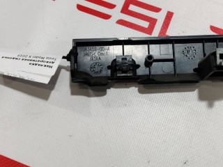 Накладка декоративная сиденья водителя, ориг. номер 1083459-00-A, Tesla Model X 2015-2021