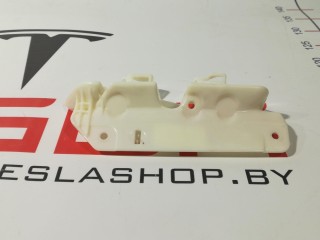 Кронштейн накладки, стойки В, ориг. номер 1103776-00-I, Tesla Model 3 2017-2021