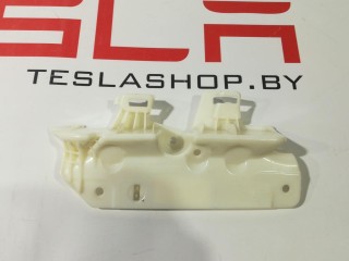 Кронштейн накладки, стойки В, ориг. номер 1103776-00-I, Tesla Model 3 2017-2021