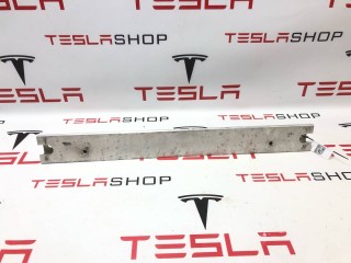 Кронштейн (опора) подкапотного бокса, ориг. номер 1518495-00-B, Tesla Model Y 2020-2026
