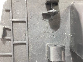 Корпус кронштейна дисплея, ориг. номер 1516779-00-C, 110113600F, Tesla Model Y 2020-2026