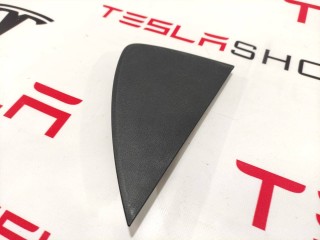 Накладка боковая торпеды, ориг. номер 1083362-00-D, Tesla Model Y 2020-2026