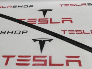 Уплотнитель подъемной задней двери, ориг. номер 1069003-00-C, Tesla Model X 2015-2021
