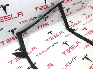 Уплотнитель проема дверного, ориг. номер 1090510-00-K, Tesla Model 3 2021-2024
