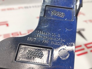 Кронштейн крепления фары противотуманной левой, ориг. номер 1089447-00-B, Tesla Model 3 2017-2021