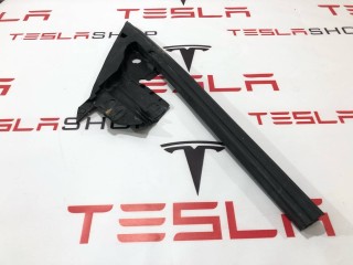 Уплотнитель форточки двери, ориг. номер 1090501-00-G, Tesla Model 3 2021-2024