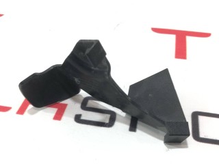 Накладка декоративная петли капота, ориг. номер 1112071-00-A, Tesla Model 3 2021-2024