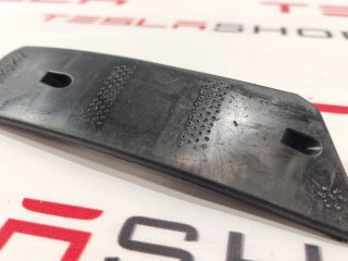 Кронштейн крепления фары противотуманной левой, ориг. номер 1059979-00-B, Tesla Model S