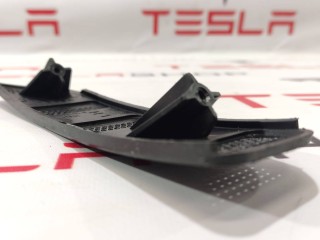 Кронштейн крепления фары противотуманной левой, ориг. номер 1059979-00-B, Tesla Model S