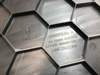 Панель багажного отделения (пластик), ориг. номер 1500372-00-A, Tesla Model 3 2021-2024