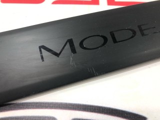Накладка декоративная порога, ориг. номер 1504763-00-B, 1090844-00-C, Tesla Model 3 2021-2024