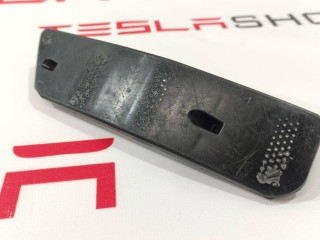 Кронштейн крепления фары противотуманной левой, ориг. номер 1059979-00-B, Tesla Model S
