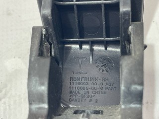Заглушка (фиксатор) крепления подкапотного бокса, ориг. номер 1081674-99-I, 1116003-00-C, 1116004-00-C, Tesla Model 3 2017-2021