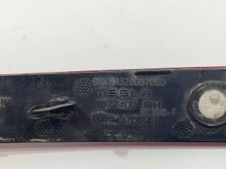 Отражатель заднего бампера, ориг. номер 1077407-00-F, Tesla Model 3 2017-2021