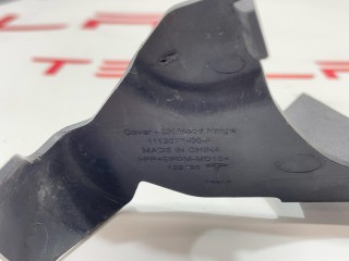 Накладка декоративная петли капота, ориг. номер 1112071-00-A, Tesla Model 3 2017-2021