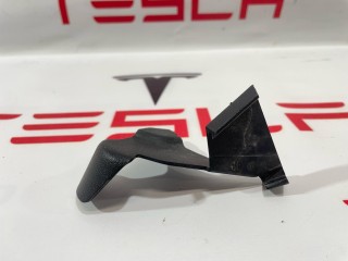 Накладка декоративная петли капота, ориг. номер 1112072-00-B, Tesla Model 3 2017-2021