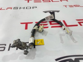 Зажим клеммы АКБ 12V (Минус - ), ориг. номер 1068768-00-E, Tesla Model 3 2017-2021
