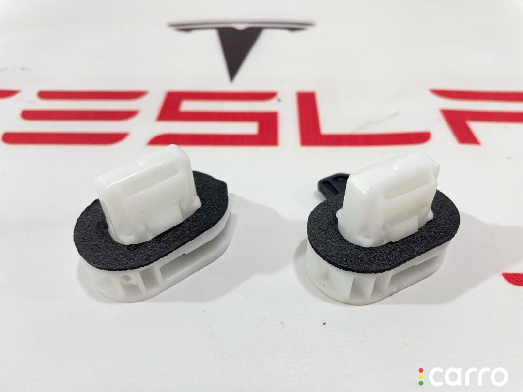 Клипса крепления заднего сиденья Tesla Model 3 2017-2021, 1099583-00-C, фото 1