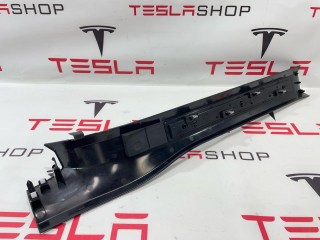 Накладка дверного порога, ориг. номер 1626482-98-B, Tesla Model X рест 2021-2026
