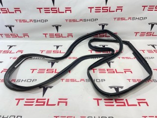 Уплотнитель проема дверного, ориг. номер 1032470-75-C, 1118638-00-F, Tesla Model X рест 2021-2026