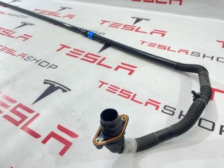 Патрубок системы охлаждения основной батареи, ориг. номер 1530123-00-B, Tesla Model 3 2021-2024