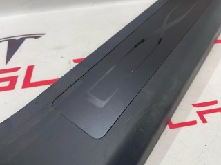 Накладка дверного порога, ориг. номер 1626494-00-A, 1626480-00-C, Tesla Model X рест 2021-2026