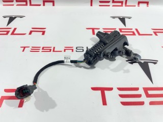 Привод открытия двери, ориг. номер 1501096-00-C, Tesla Model X рест 2021-2026