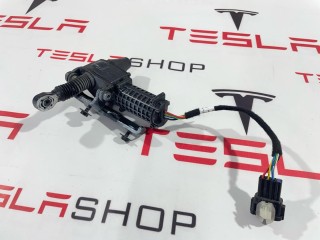 Привод открытия двери, ориг. номер 1501096-00-C, Tesla Model X рест 2021-2026