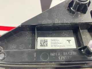 Отражатель фонаря на заднем крыле, ориг. номер 1564390-00-C, Tesla Model X рест 2021-2026