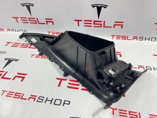 Накладка стойки С, ориг. номер 1035960-16-E, 1052890-00-C, Tesla Model X рест 2021-2026