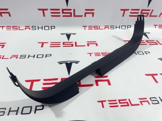 Накладка проема подъемной задней двери, ориг. номер 1105138-00-D, Tesla Model X рест 2021-2026