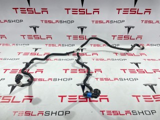 Патрубок системы охлаждения заднего мотора, ориг. номер 1585708-00-A, Tesla Model X рест 2021-2026