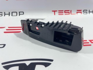 Кронштейн крепления фонаря, ориг. номер 1083992-00-D, Tesla Model 3 2017-2021