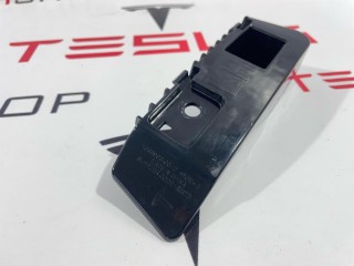 Кронштейн крепления фонаря, ориг. номер 1083992-00-D, Tesla Model 3 2017-2021