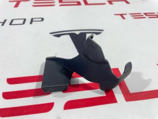 Накладка декоративная петли капота, ориг. номер 1112071-00-A, Tesla Model 3 2017-2021
