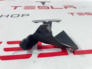 Накладка декоративная петли капота, ориг. номер 1112071-00-A, Tesla Model 3 2017-2021
